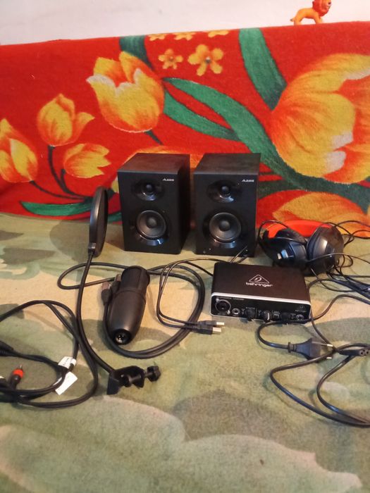 Музыкальное оборудование для домашней студии