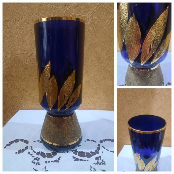 Роскошная, красивая ваза Богемия, Чехословакия, кобальт, золочение (бл