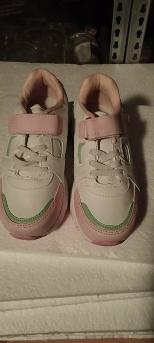 Adidași nr 30 noi