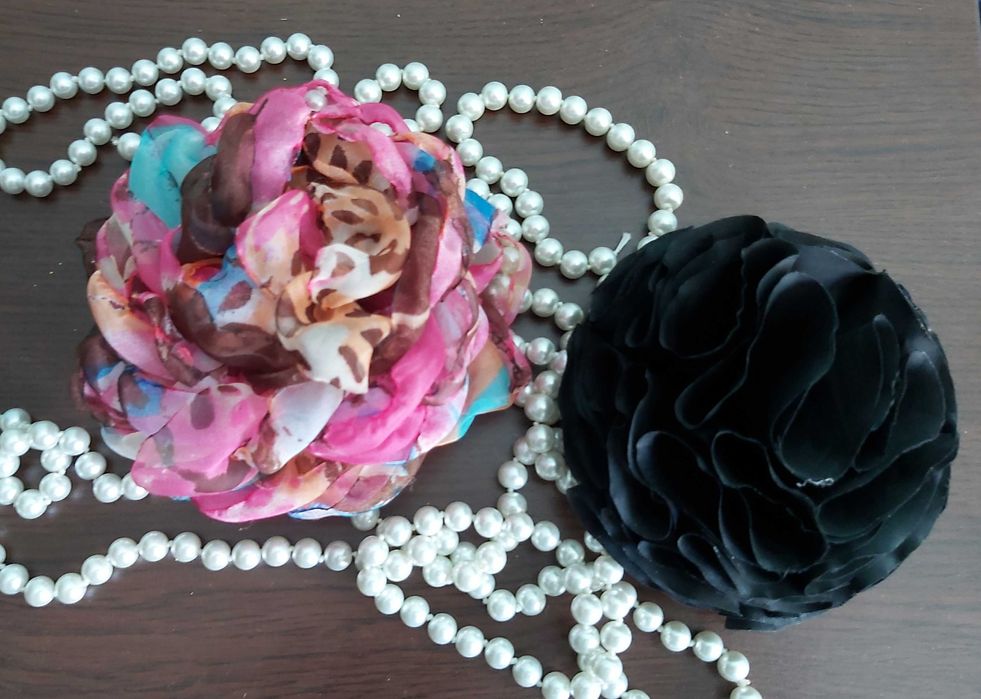 Брошки цветя от коприна