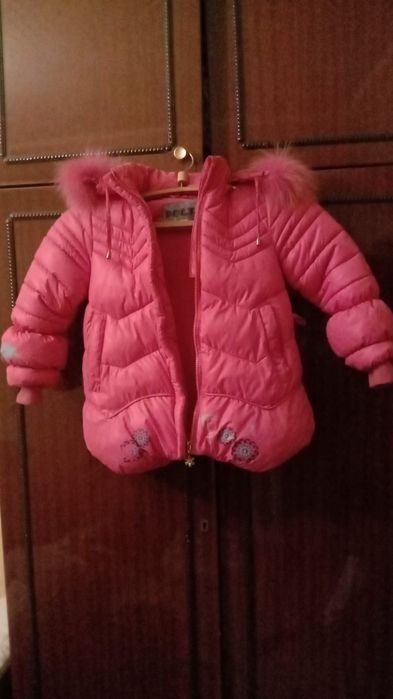 Продам куртки, шапку, безрукавку, пуховики