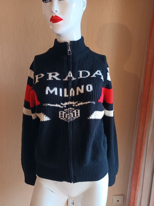Dior Prada Saint Laurent Chanel пуловери