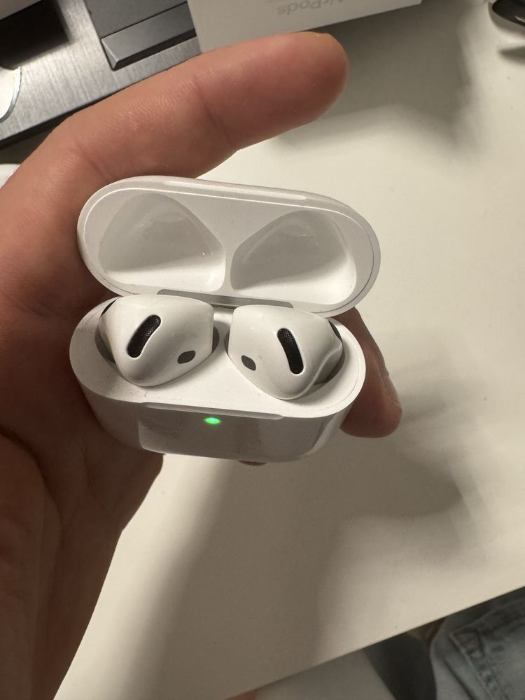 AirPods 4  Noise cancellation