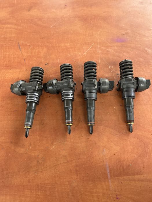 Injectoare vw passat b6 ,golf 5 motor 2.0 tdi BMM 038130073BQ