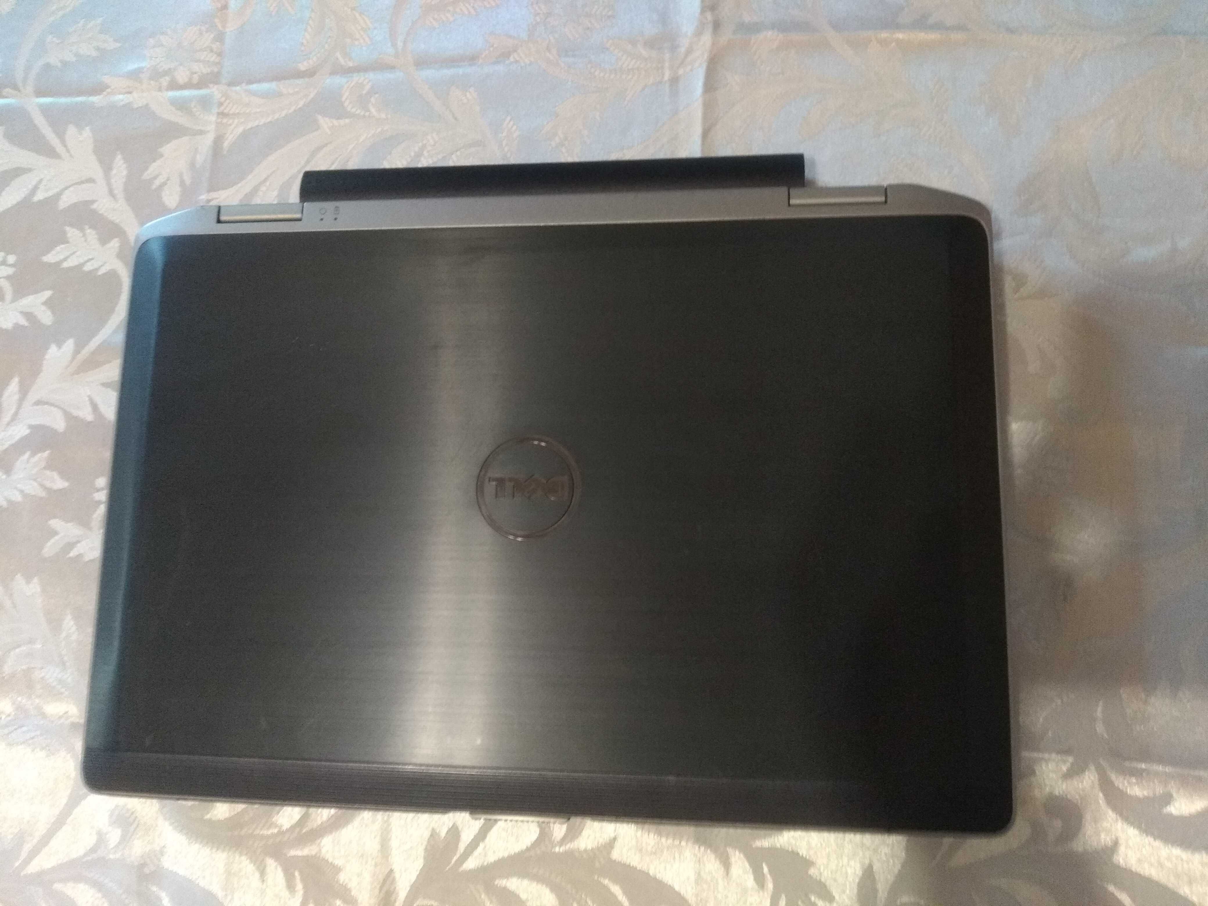 Laptop Dell cu procesor I7 /HDD 2 tb/8 gb ram/ display 14"