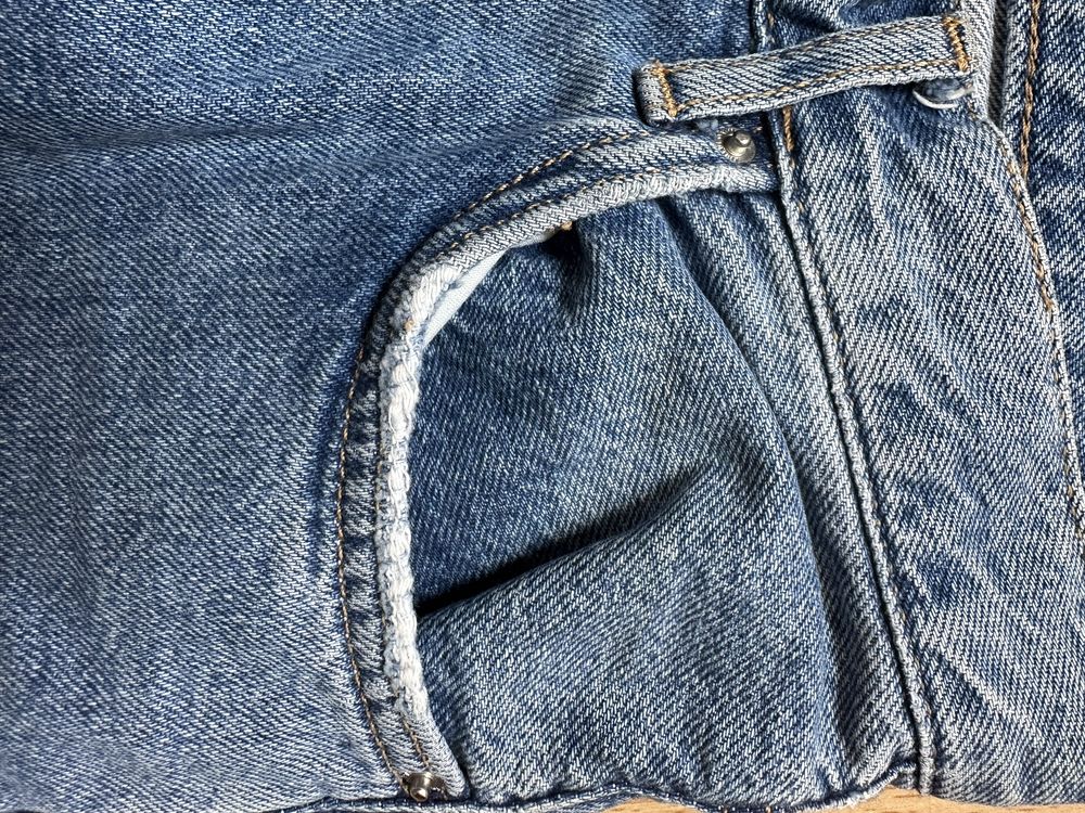 Продаю джинсы брэндовые черные и голубые на 42/44/46