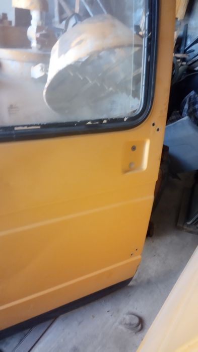 Продам задние и боковые двери от пассаж.Газели