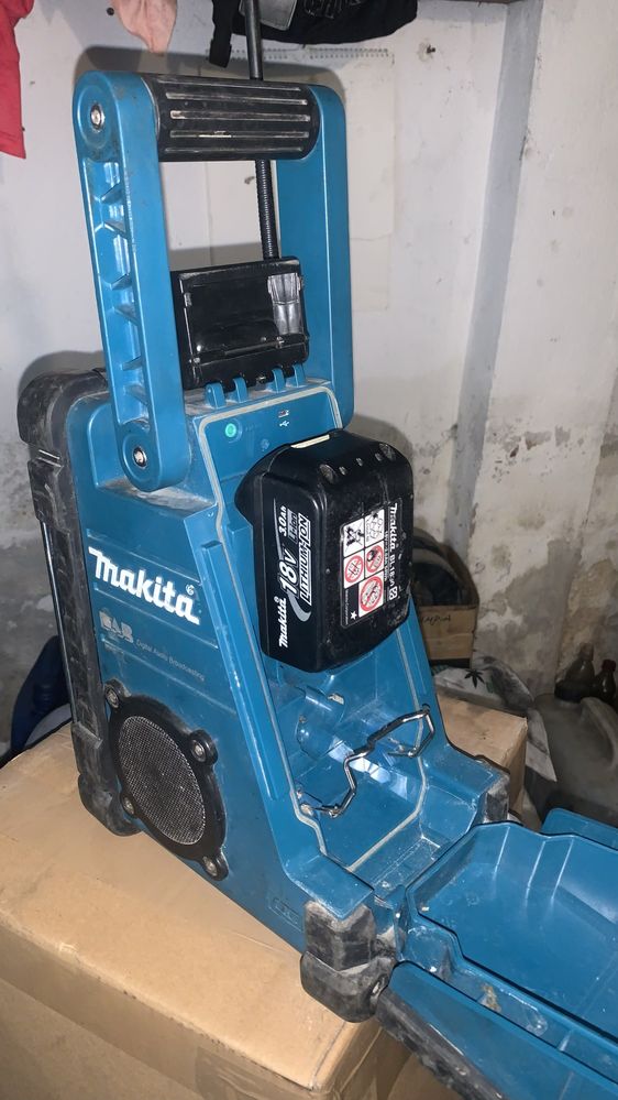 Radio digital BMR 104 ,DAB,Makita,de santier pe baterie(nu inclusa)