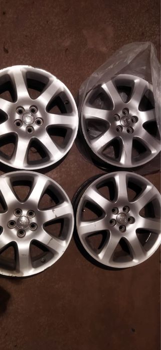 Продам диски R17 оригинал тойота
