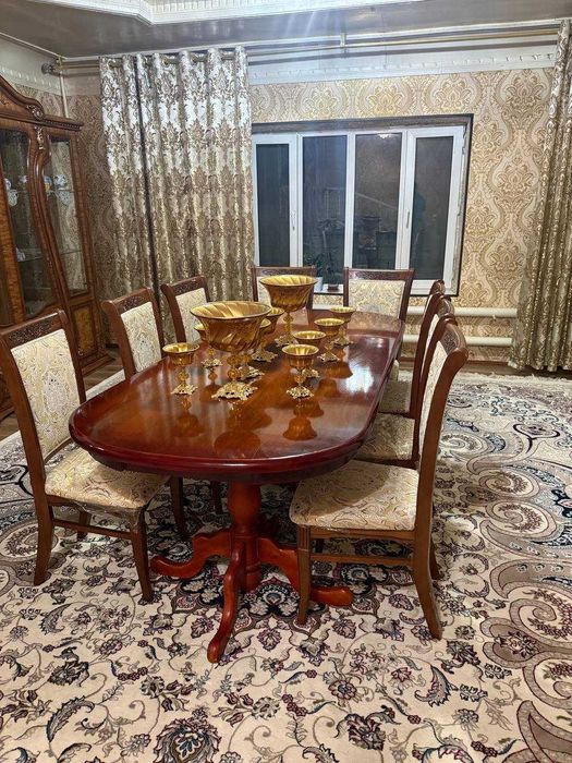 посуда 8 tasi chaqisi 2 ta konfet 2 ta mevasi