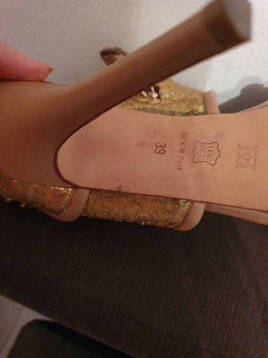 Sandale Escada, piele naturala, marimea 39, 120 lei, negociabil