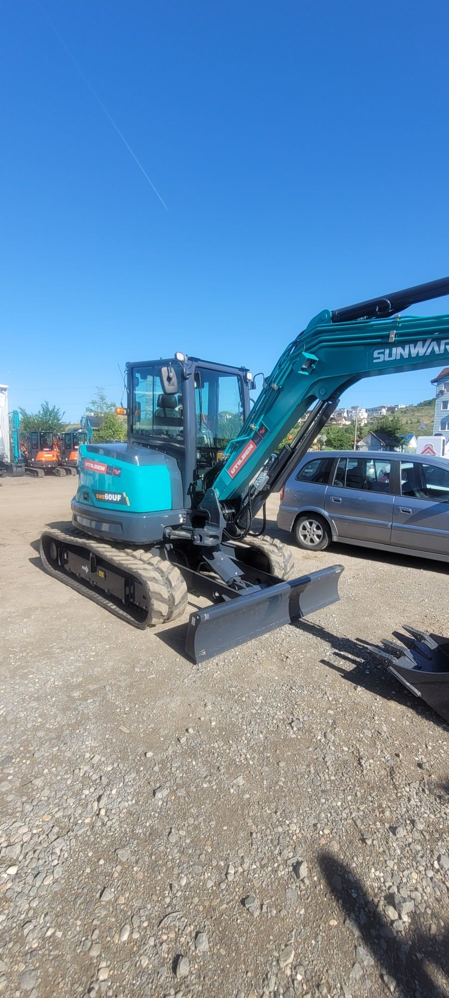 Închiriez excavator de 6 tone pe termen lung cu operator inclus