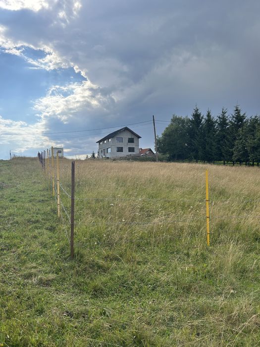 Teren intr-o zonă deosebită de munte cu vedere catre Bucegi
