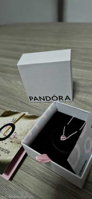 Vand bijuterii swarovski/pandora folosite in stare foarte buna!!!