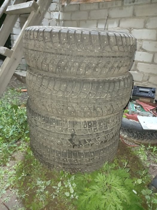 Продам резину зима р15 шипы
