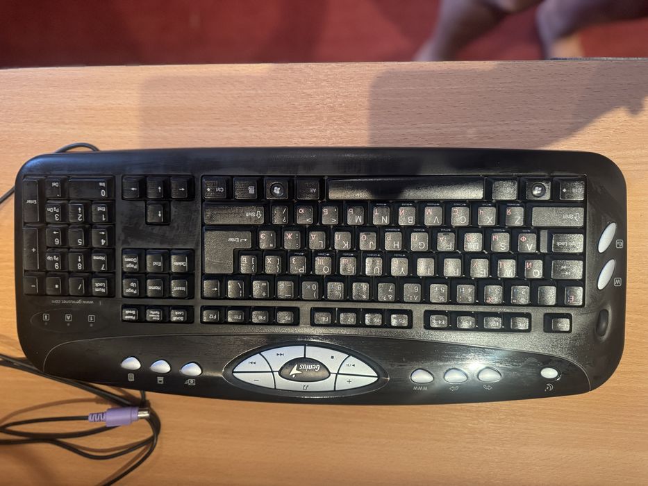 Продается клавиатура с 2 мышками