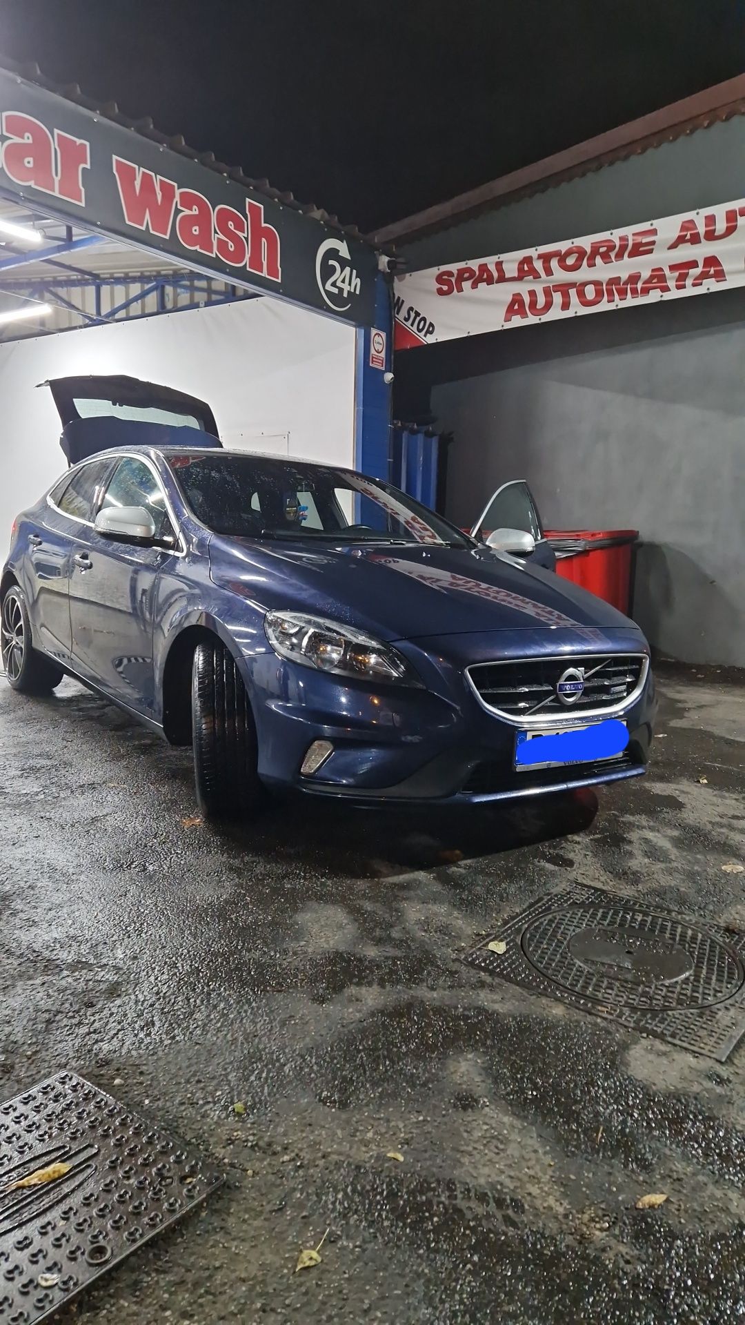 Volvo v40 d4 R-design