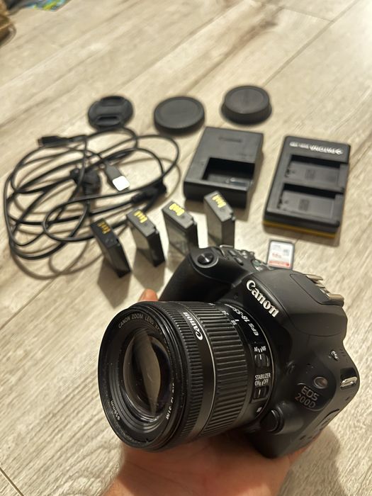 Aparat Cannon 200D + Obiectiv Sigma 18-35 mm f1.8