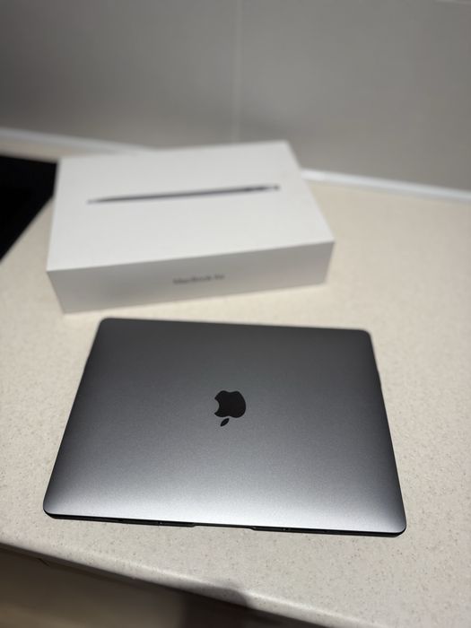 Продам Macbook air M1 256 SSD