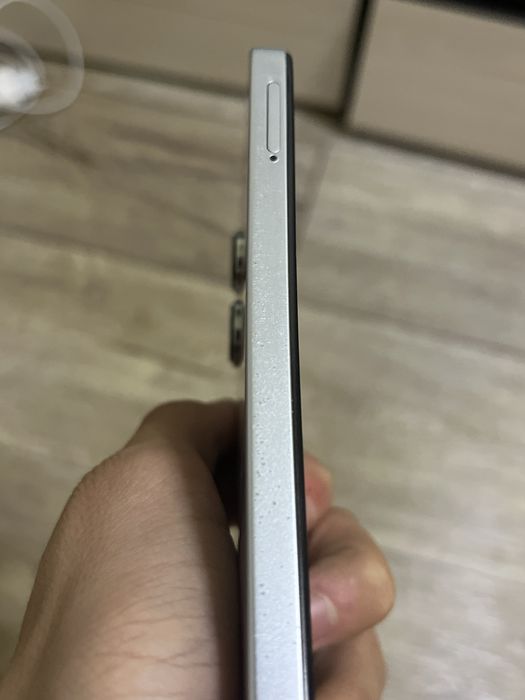 продам редми 12, 256, разбита задняя крышка