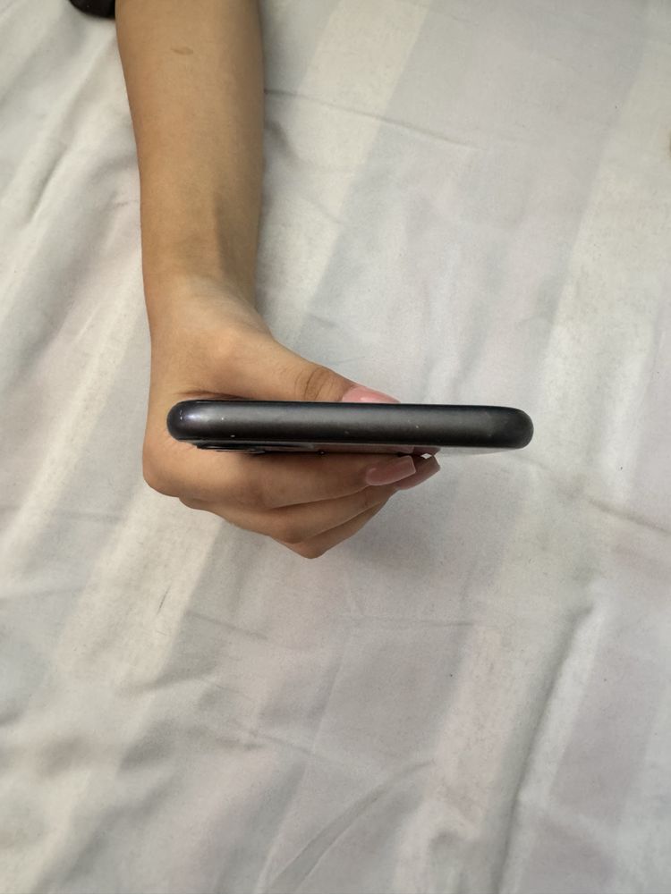 Iphone 11 в хорошом состояние