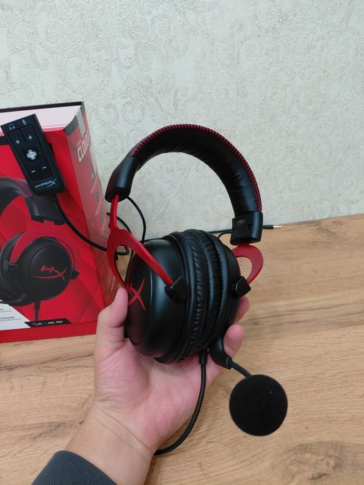 Продаю Почти Новые наушники HyperX Cloud II