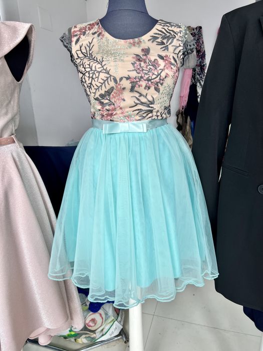 Vand haine noi import ,de calitate