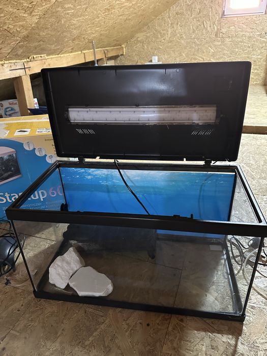 Vând acvariu Diversa Startup 60 cu iluminare LED