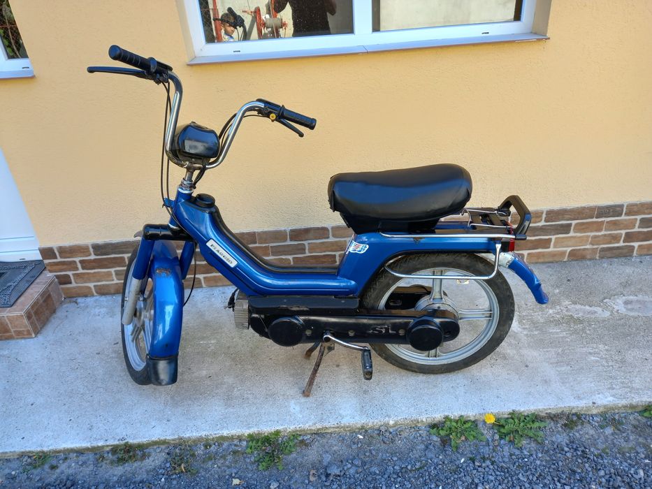 Piaggio Si Albastru