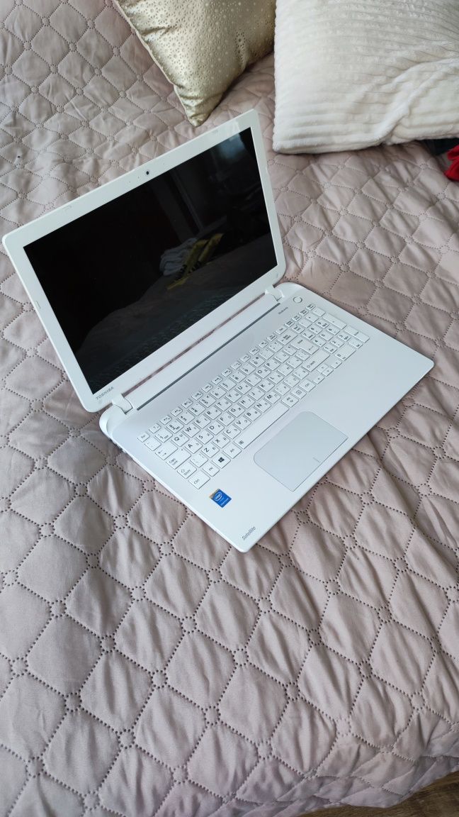 Лаптоп Toshiba satellite L50-B