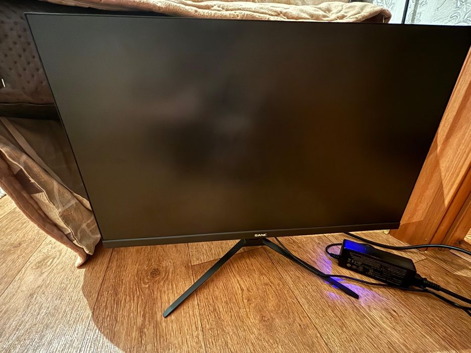 Продам монитор SANC с дефектом матрицы