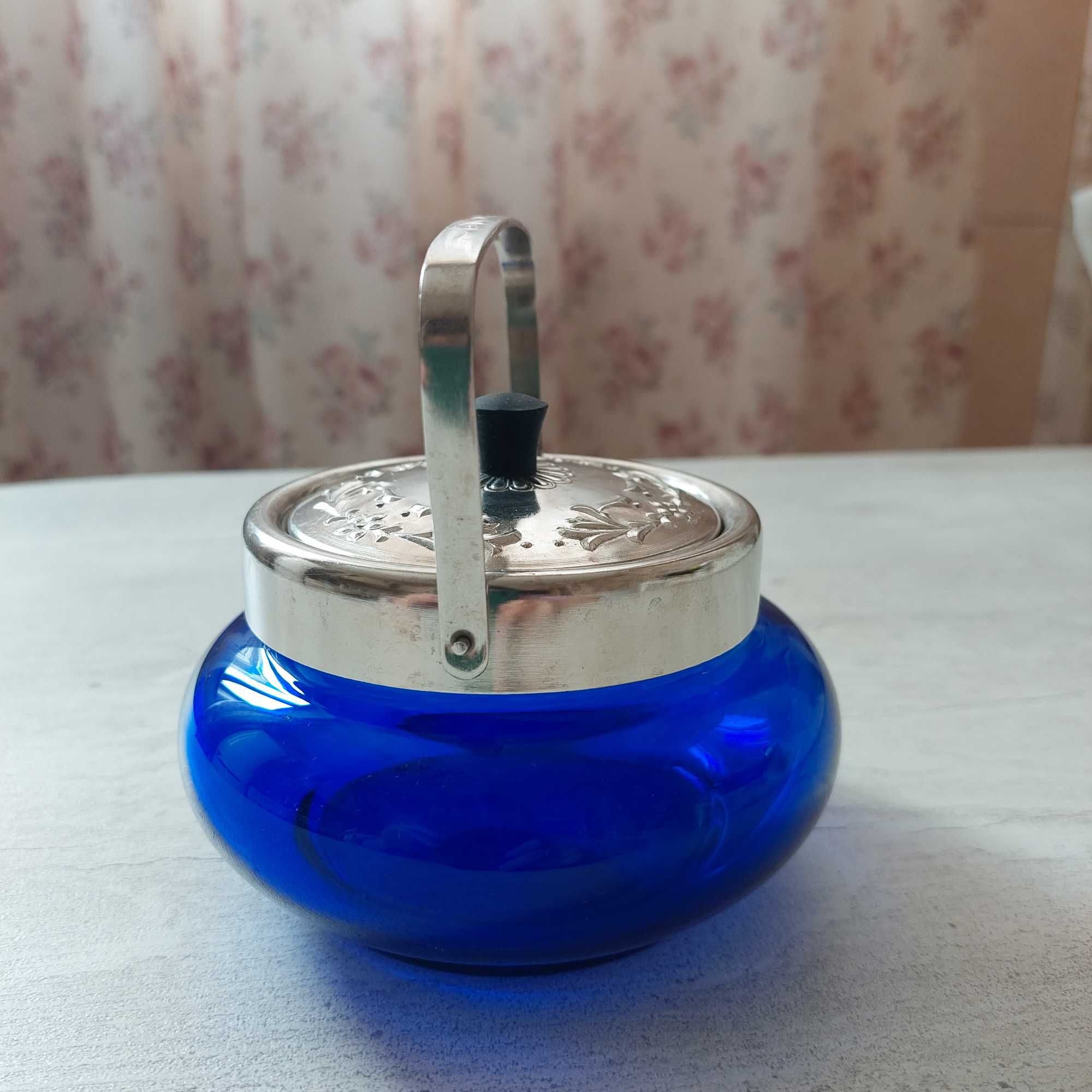 Сахарница с крышкой