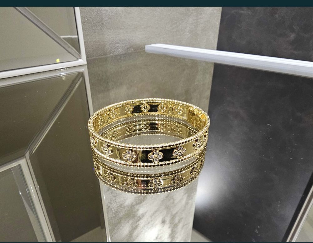 Van Cleef & Arpels VCA Gold
