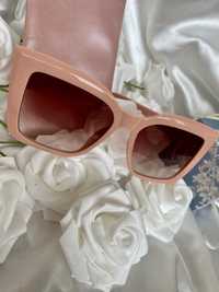 Слънчеви очила в розов цвят