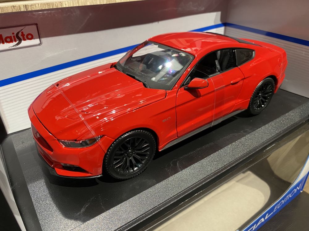 MAISTO FORD MUSTANG an 2015 machetă auto scara 1:18