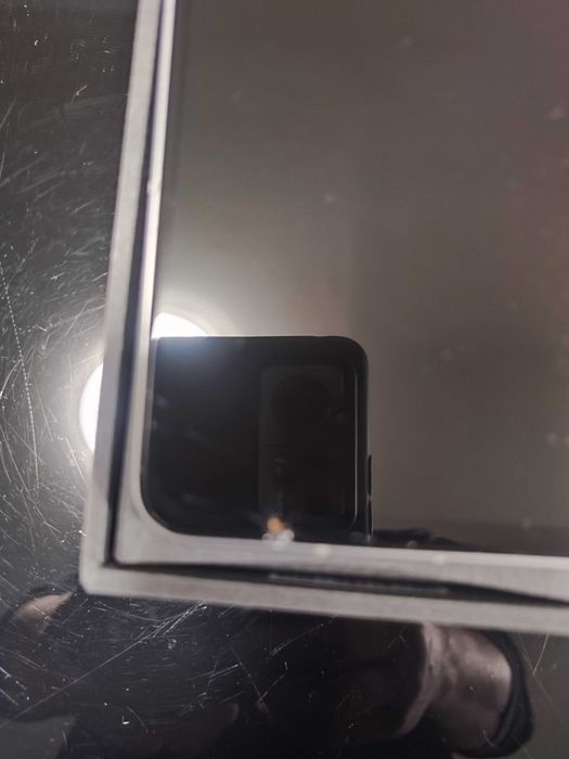 Продавам ASUS Zenfone 9