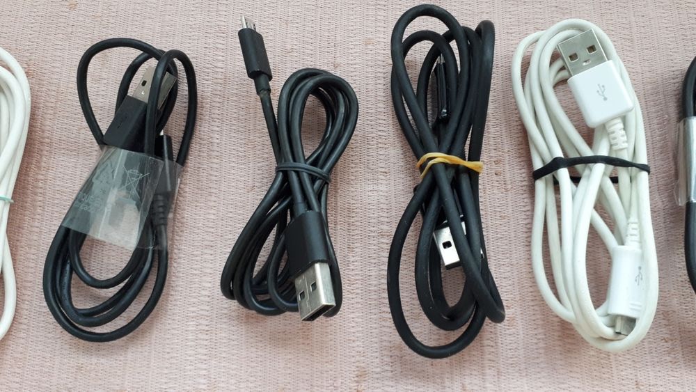 Cabluri microUSB originale Samsung, un cablu magnetic, cabluri scurte