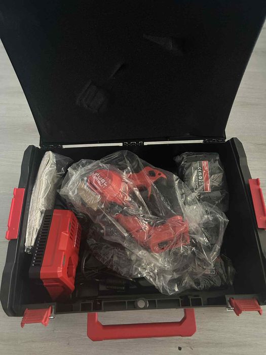 Акумулаторен ръчен циркуляр за метал Milwaukee M18FMCS-502X