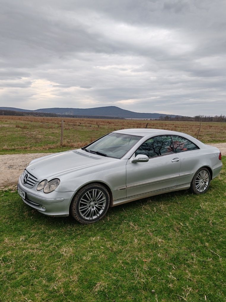 Vând urgent negociabil  Mercedes Benz clk 2,7