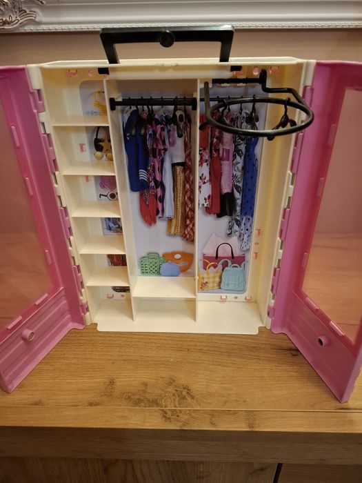 Dulap Barbie pentru fete