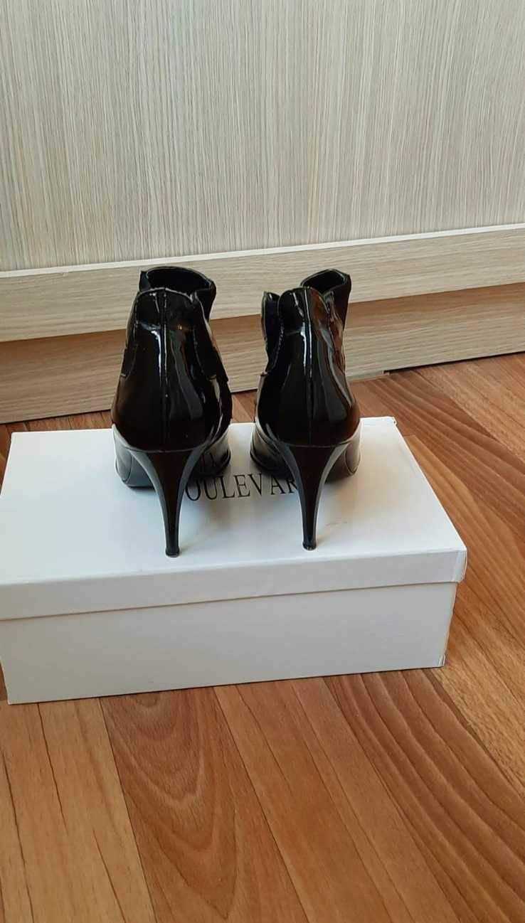 Ботинки чёрные 35 размера