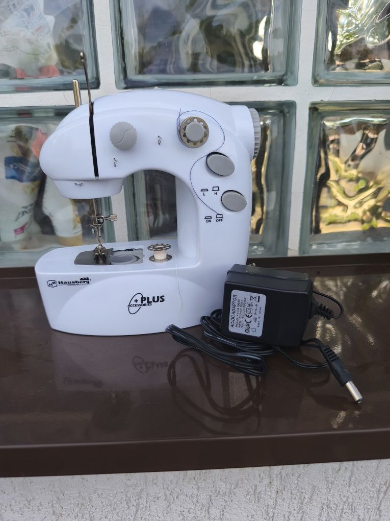 Mașină de cusut cu acumulator