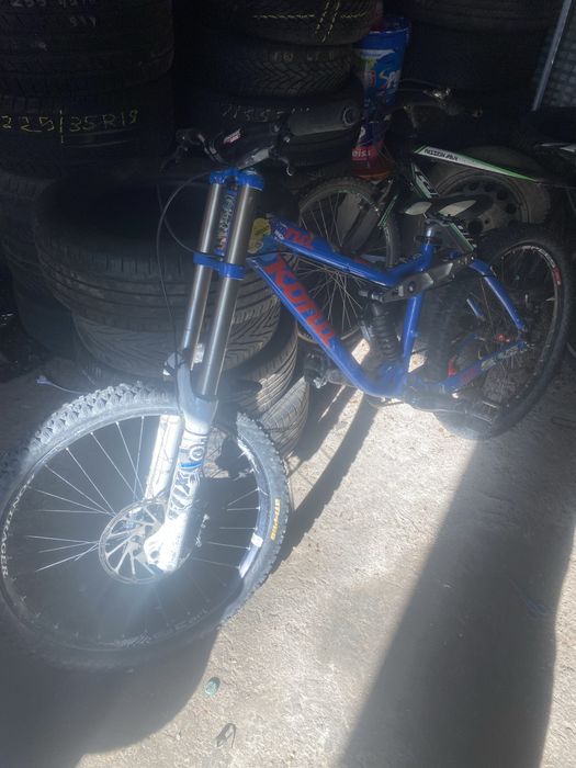 Bicicleta downhill kona stinky