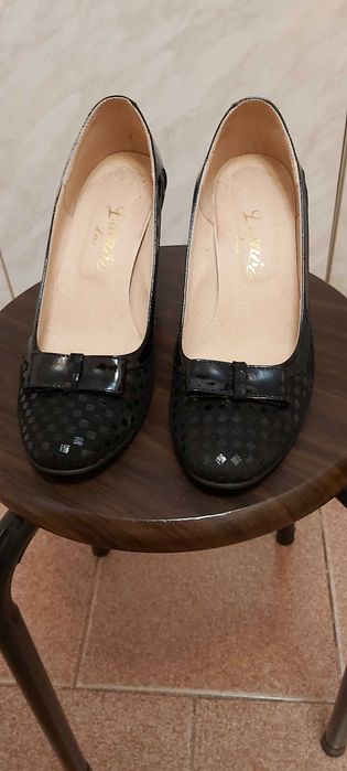 Pantofi negri din piele