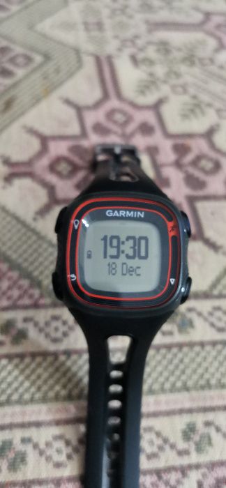 Ceas alergare Garmin Forerunner 10, Rosu/Negru