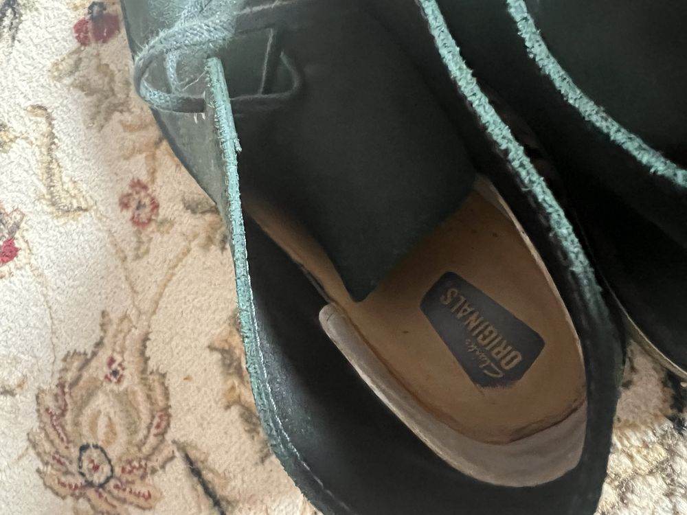 Продавам обувки Clarks desert suede тъмно зелени