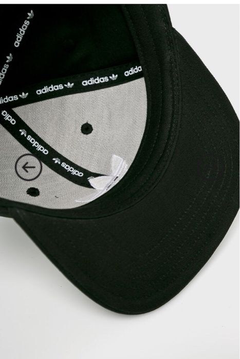 Sepci Adidas noi,cu eticheta