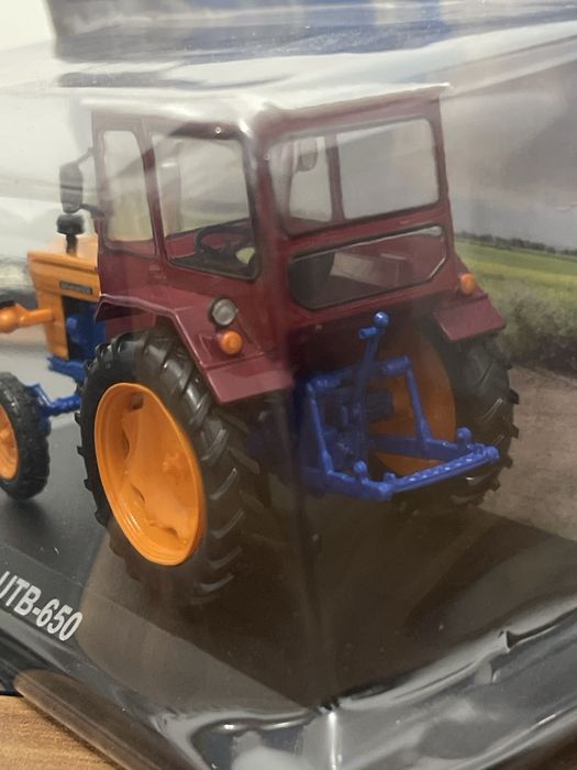Macheta Tractor UTB 650 cu motor Universal 650