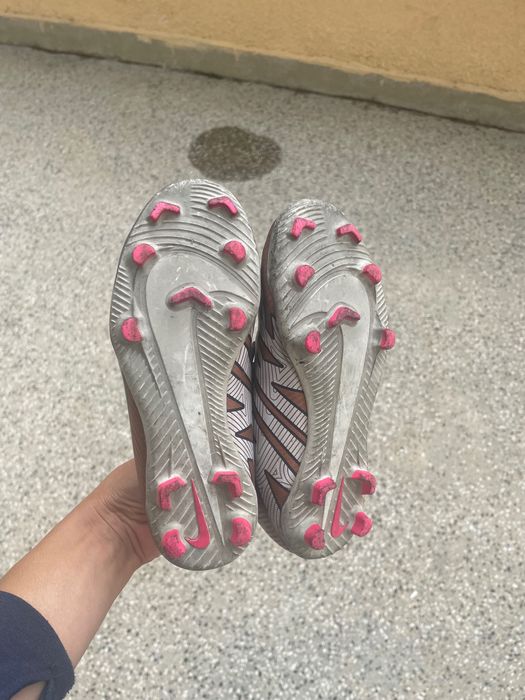 Nike маратонки за футбол