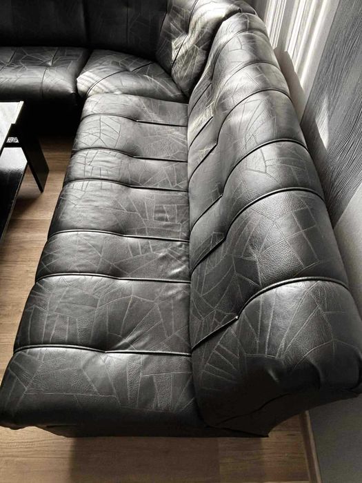 Модулен кожен диван с функция сън и място за багаж + 2 фотьойла